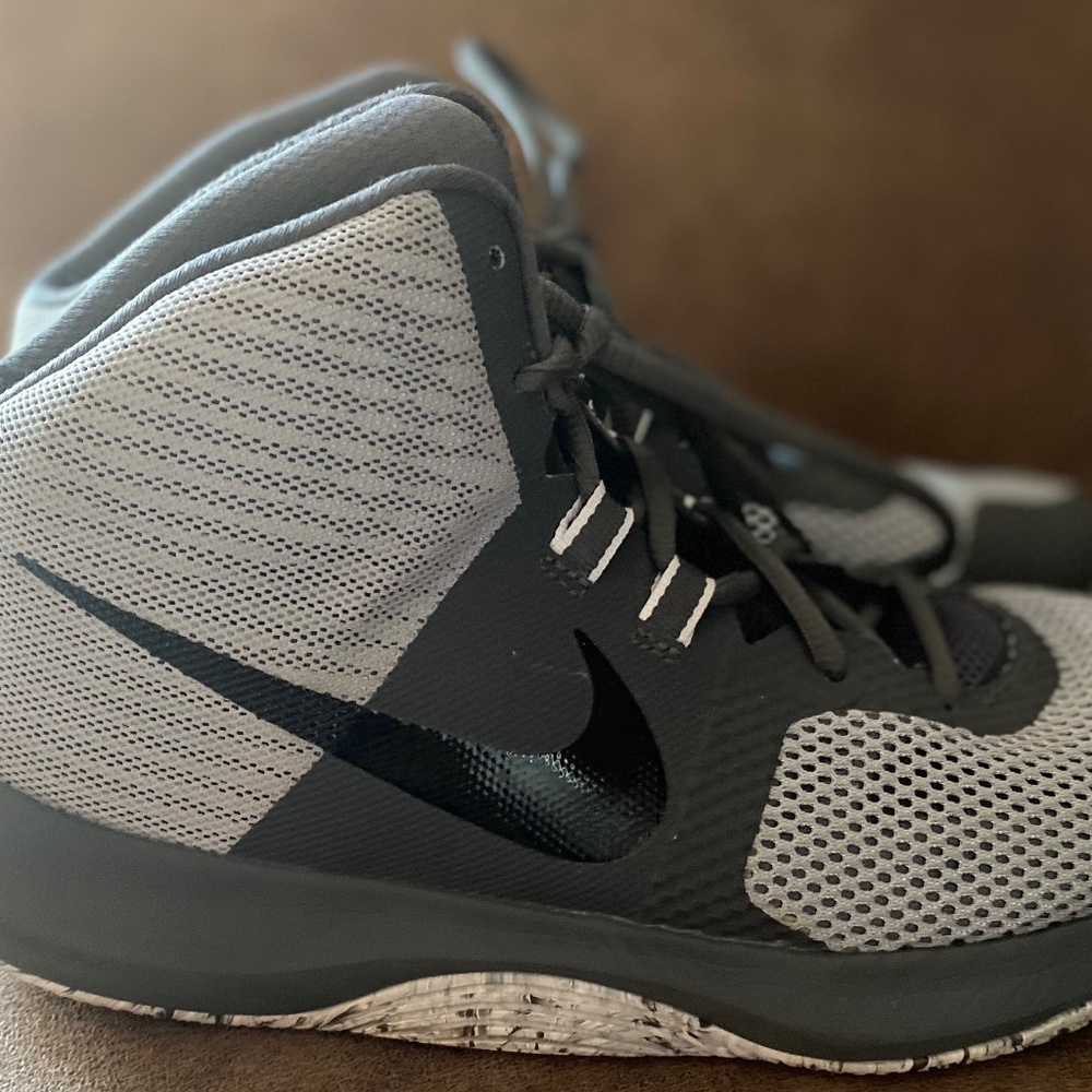 Men’s Nike Air Precision tennis shoes
